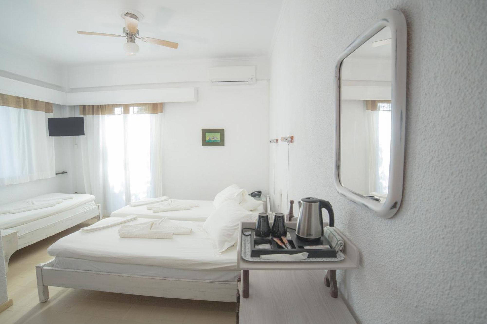 Marina Hotel Ágios Kírykos Extérieur photo